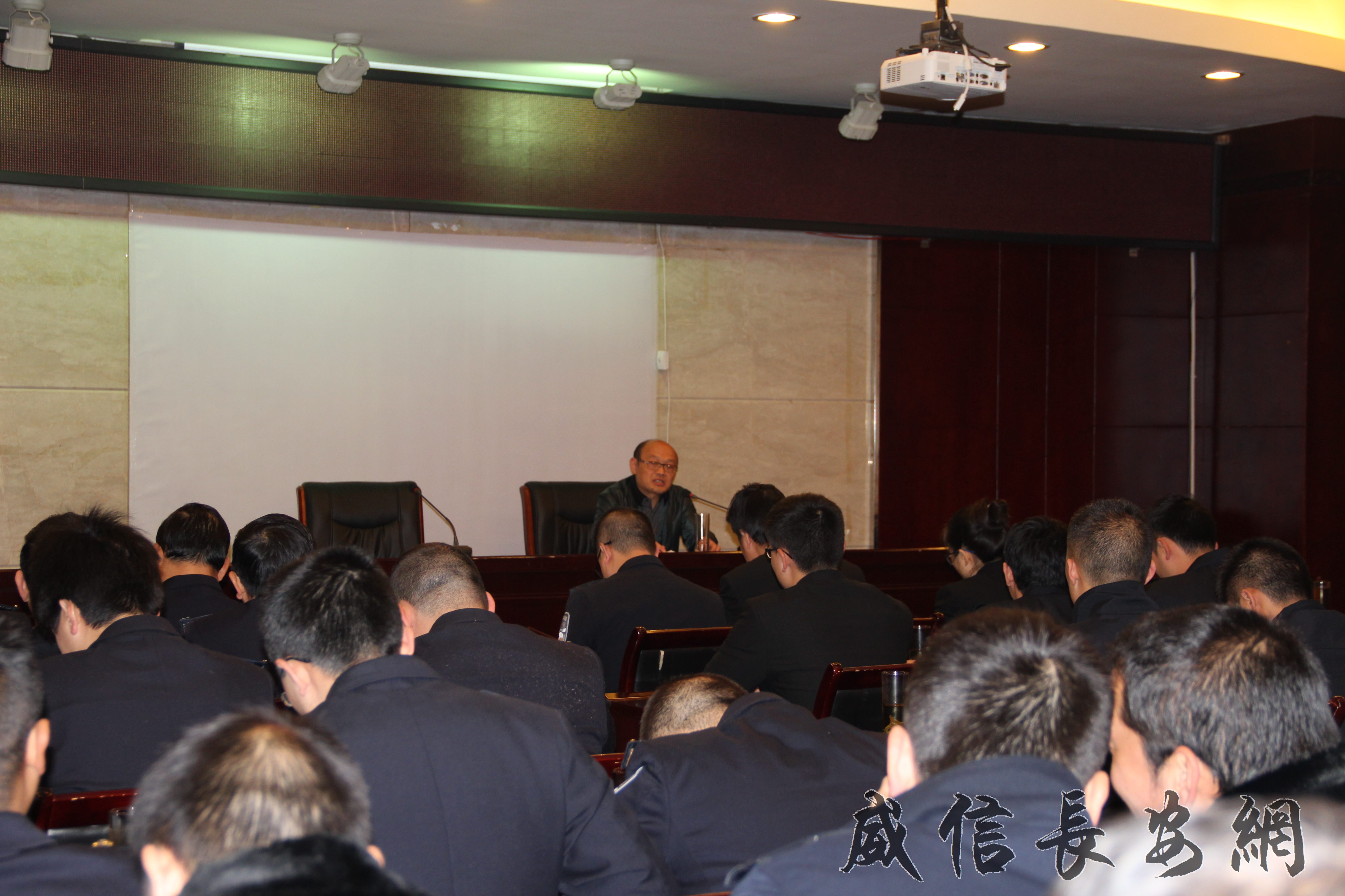 威信县政法系统集中宣讲党的十八届五中全会会议精神